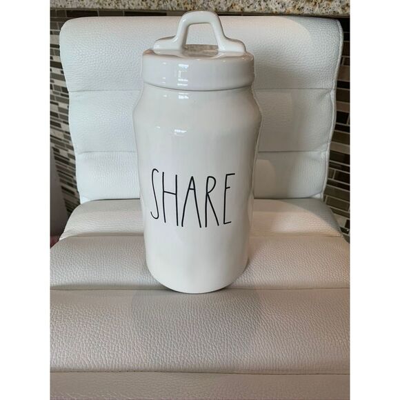 NWT Rae Dunn container - Picture 1 of 4